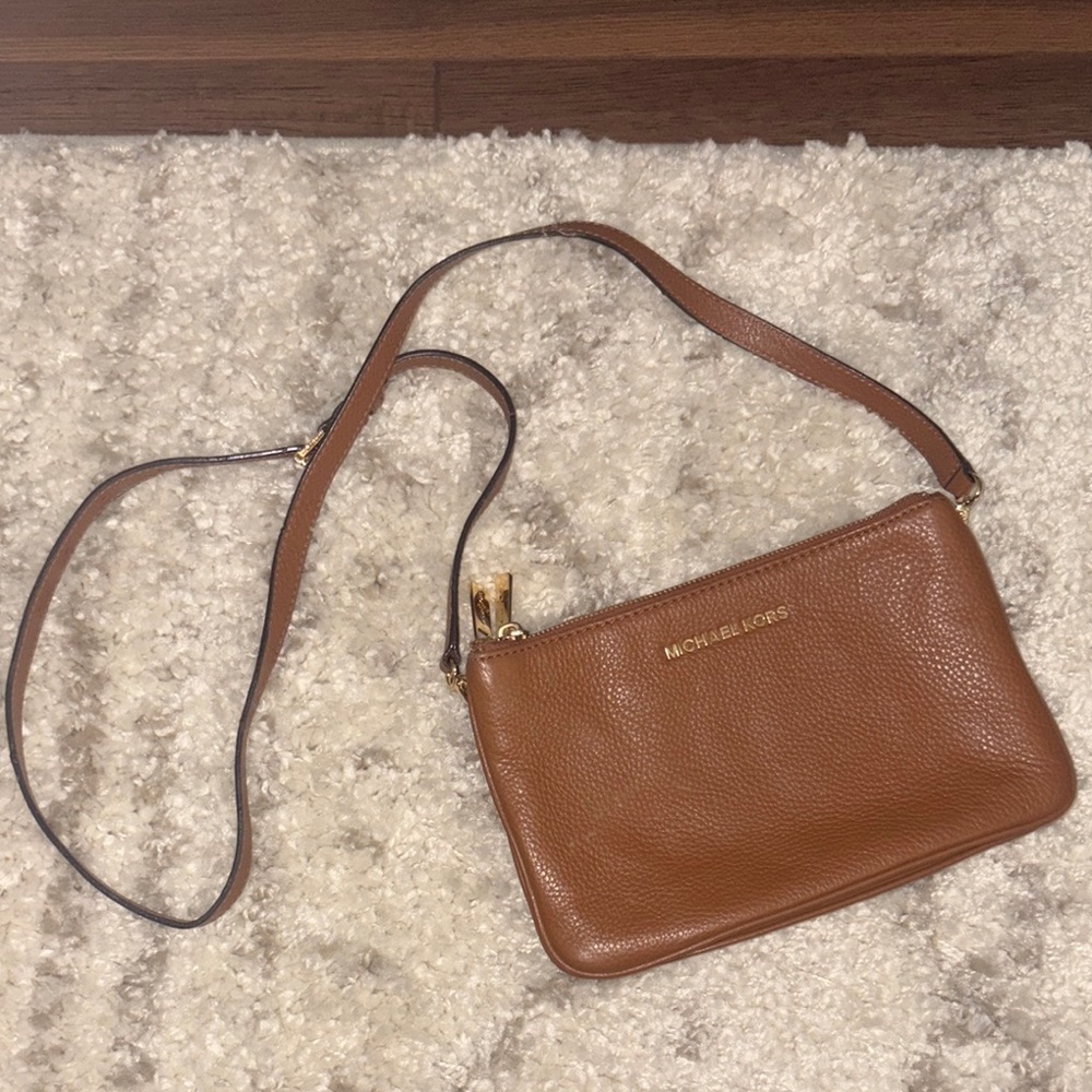 Michael Kors beautiful tan crossbody purse